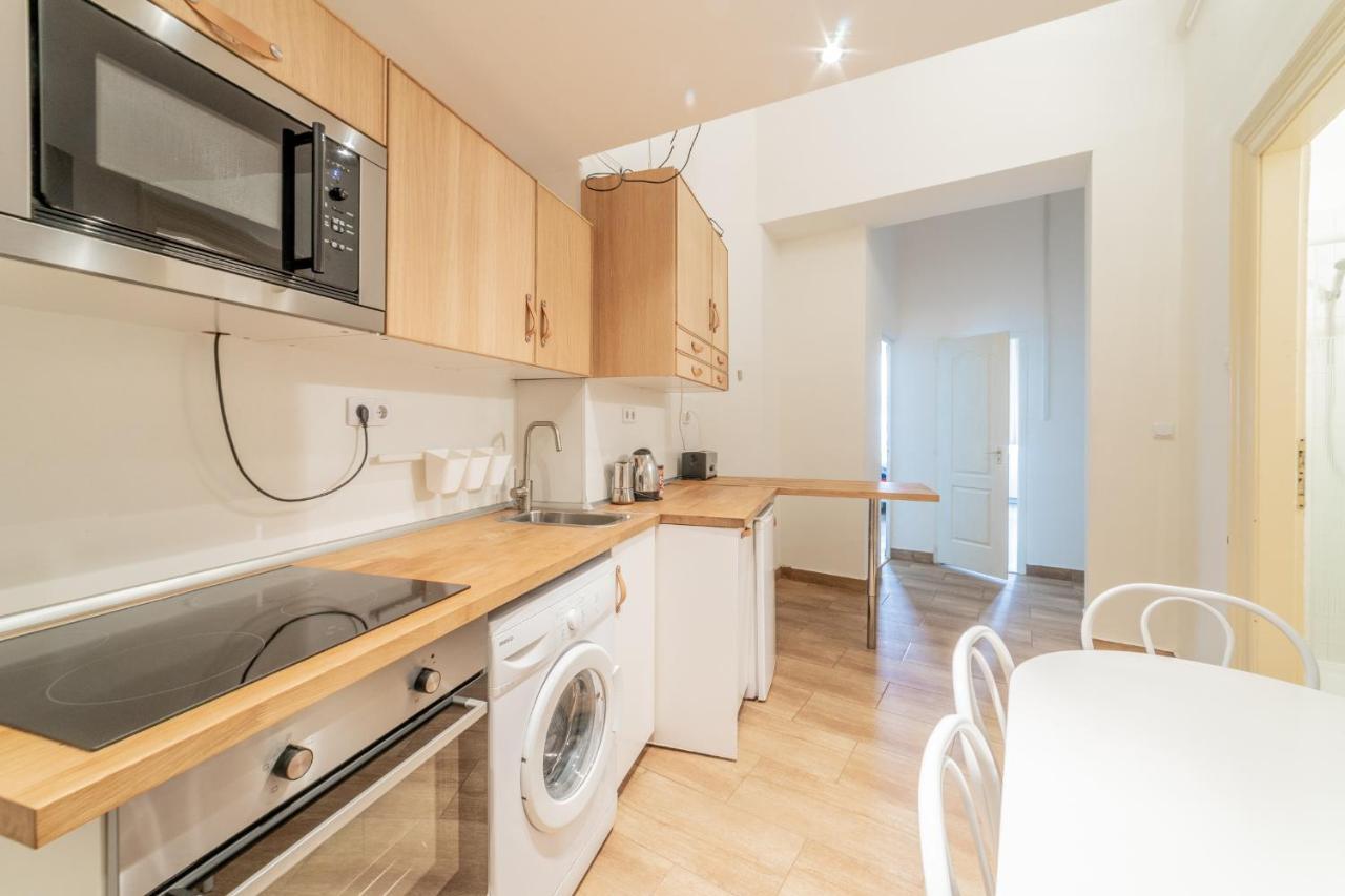 Danube 3br, 2 Bathr Quiet Apt At Market Hall